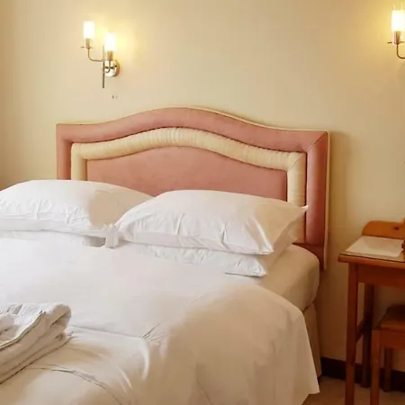 Claremount House Couette-café 4*