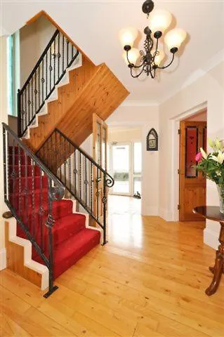 Bed & Breakfast Claremount House 4*